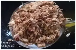 Bukan pakai terigu atau maizena, ini trik goreng bawang merah agar semakin renyah dan gurih