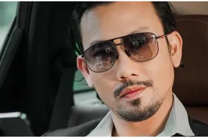 Tak tampak mengkilap dan bebas jerawat, ini trik Denny Sumargo cegah kulit wajah berminyak