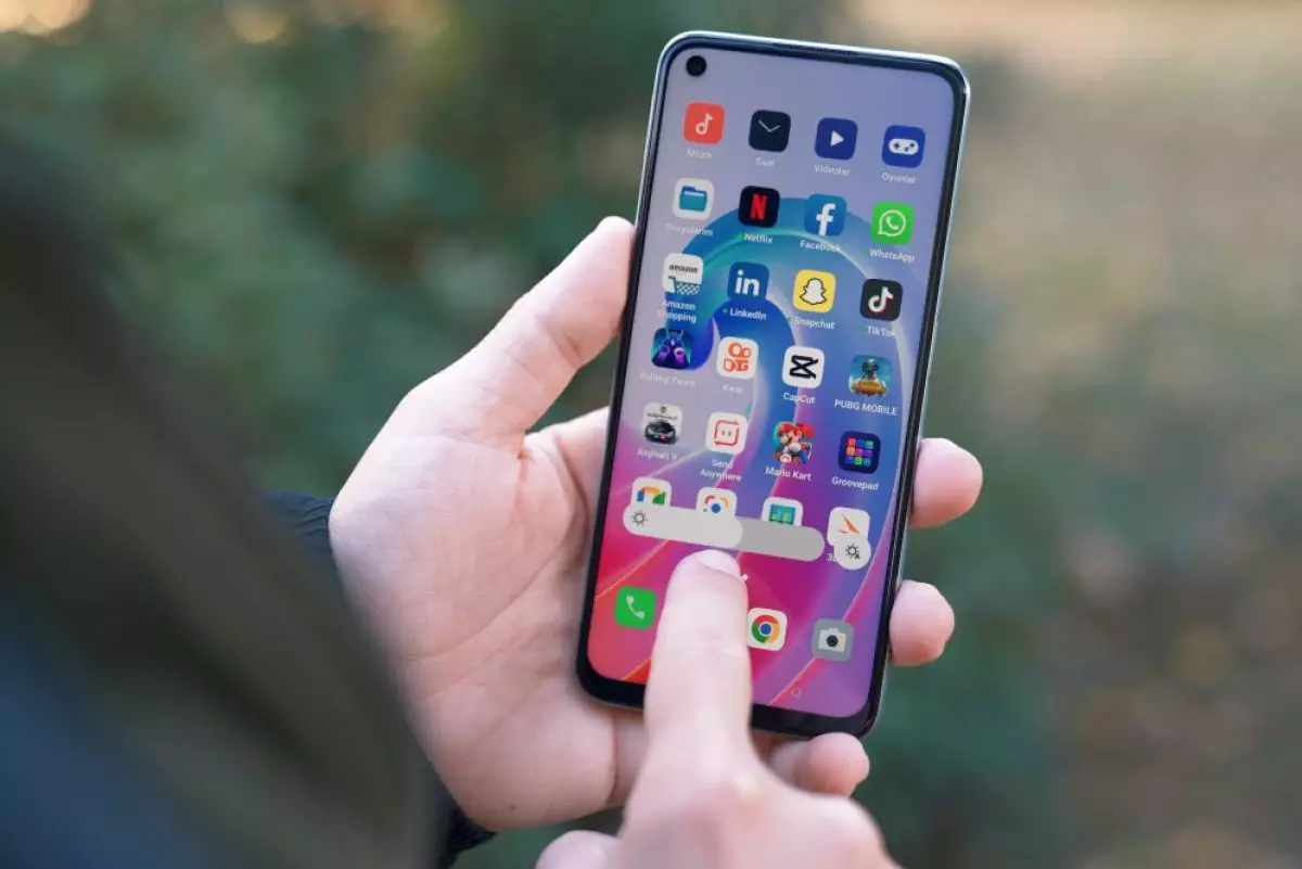 Cara menyesuaikan pengaturan sensitivitas layar sentuh ponsel Android