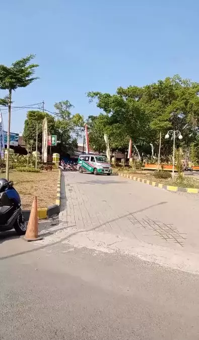 Momen kocak ambulans jalan ngebut TikTok