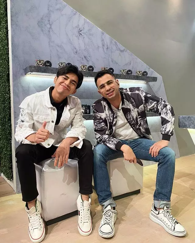 Curhat pilu Dimas Ahmad sebelum kenal Raffi © berbagai sumber Curhat pilu Dimas Ahmad sebelum kenal Raffi © berbagai sumber