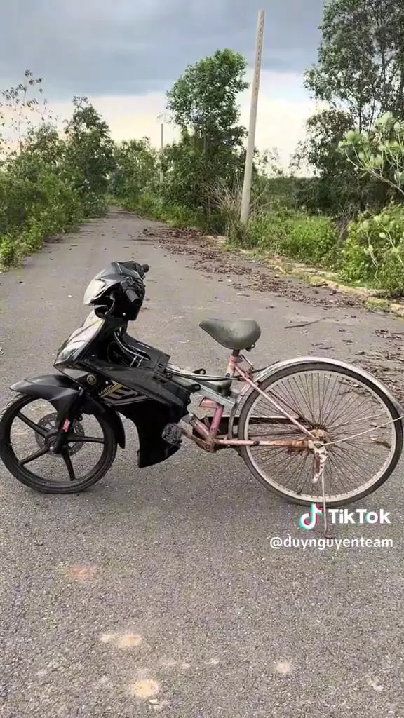 Sepeda pakai bodi superunik © TikTok