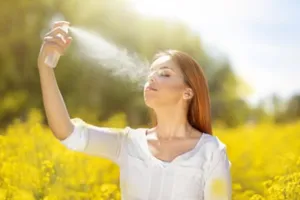 Tanpa air beras atau mawar, ini trik bikin kulit lembap seharian pakai face mist dari 1 bahan pemanis 