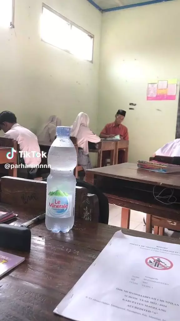 Tingkah nyeleneh murid pas lagi ada guru © TikTok
