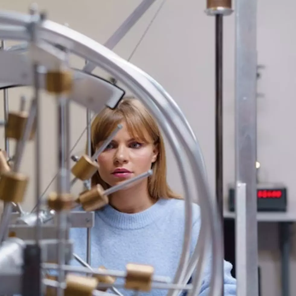 Pengertian rumus energi kinetik, lengkap dengan contoh soal dan cara mudah pengerjaannya