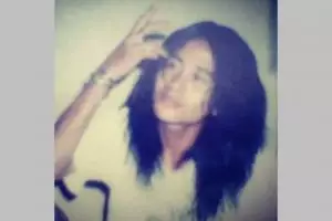 Cowok gondrong ala rocker ini dulu kerja nyupir di pabrik, kini jadi pesinetron top saat tak lagi muda