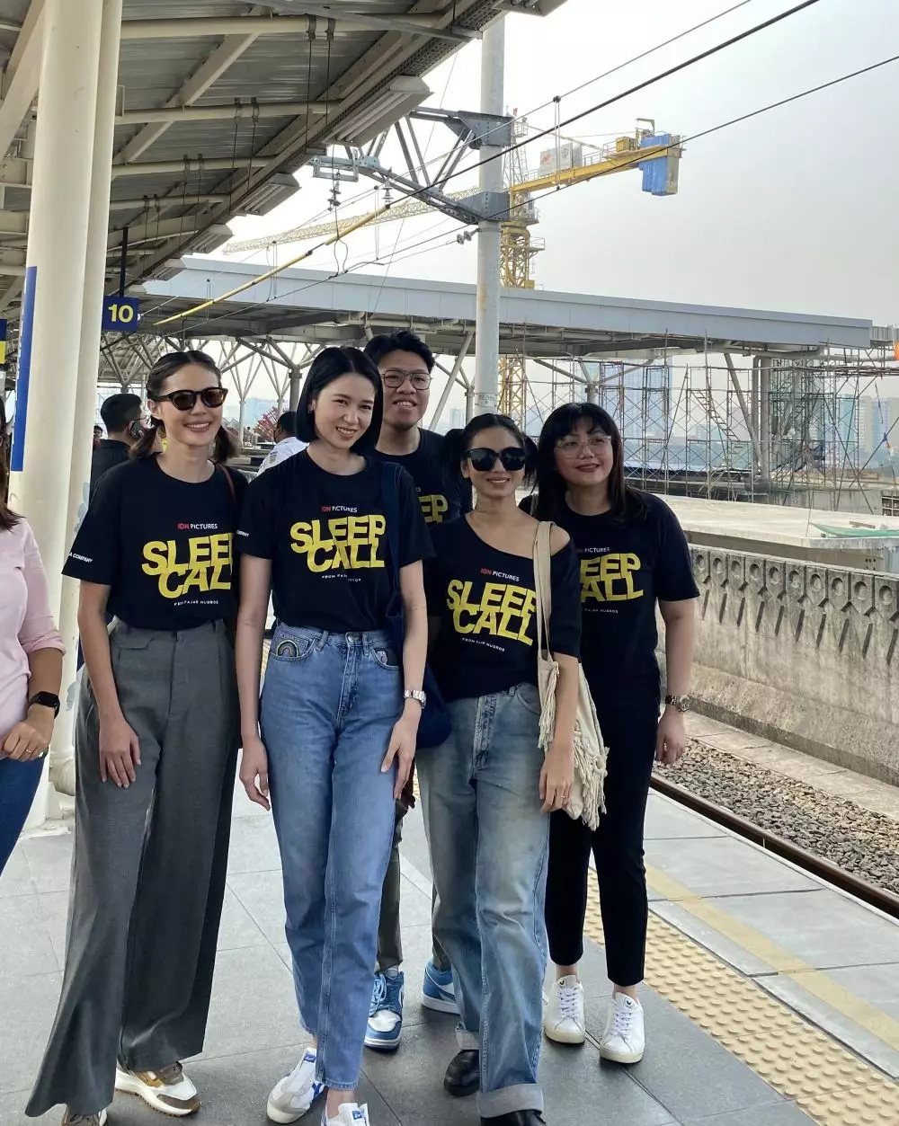 pemain sleep call jajal naik KRL © berbagai sumber pemain sleep call jajal naik KRL © berbagai sumber