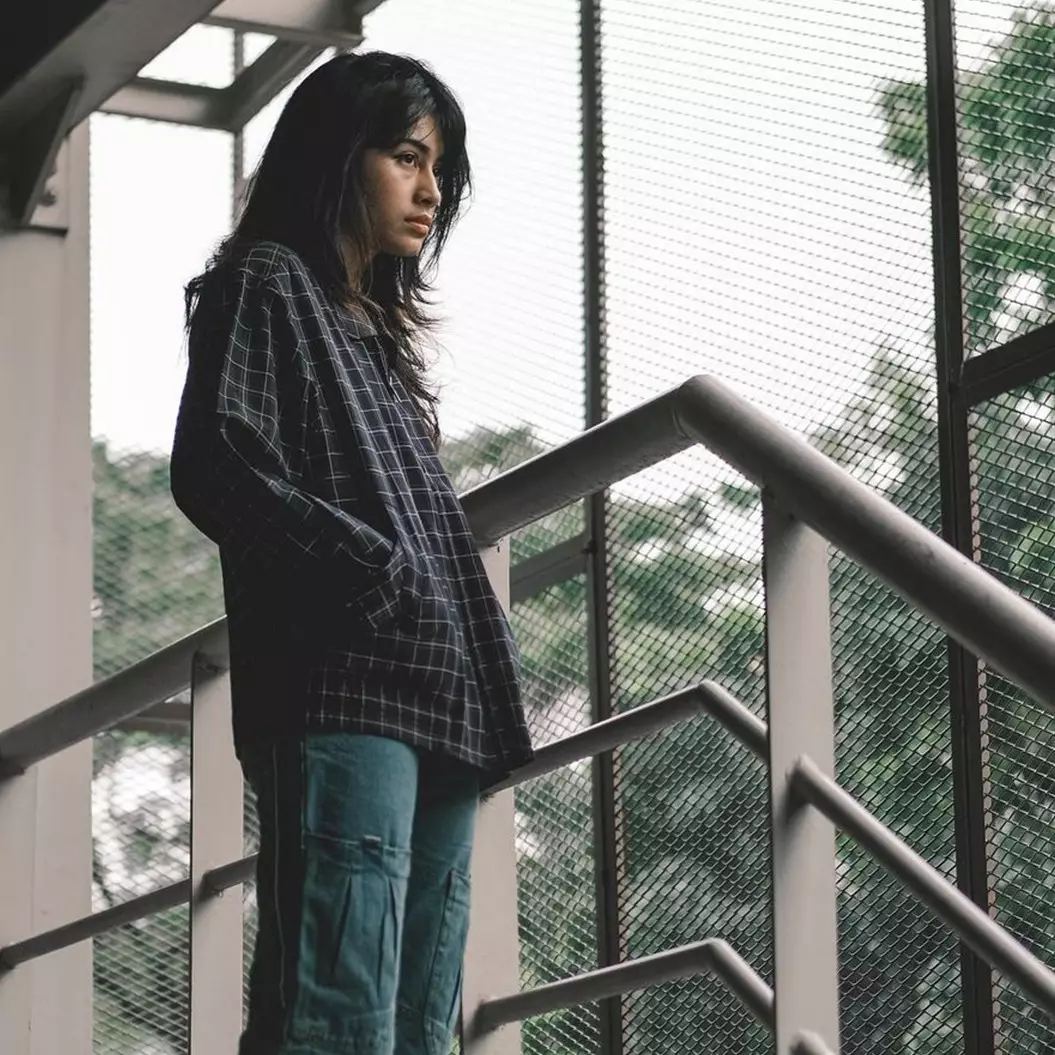 9 Seleb pernah dikira cowok gegara dandanan tomboi, gaya Dian Ayu boncengin Natasha Rizki buat salfok