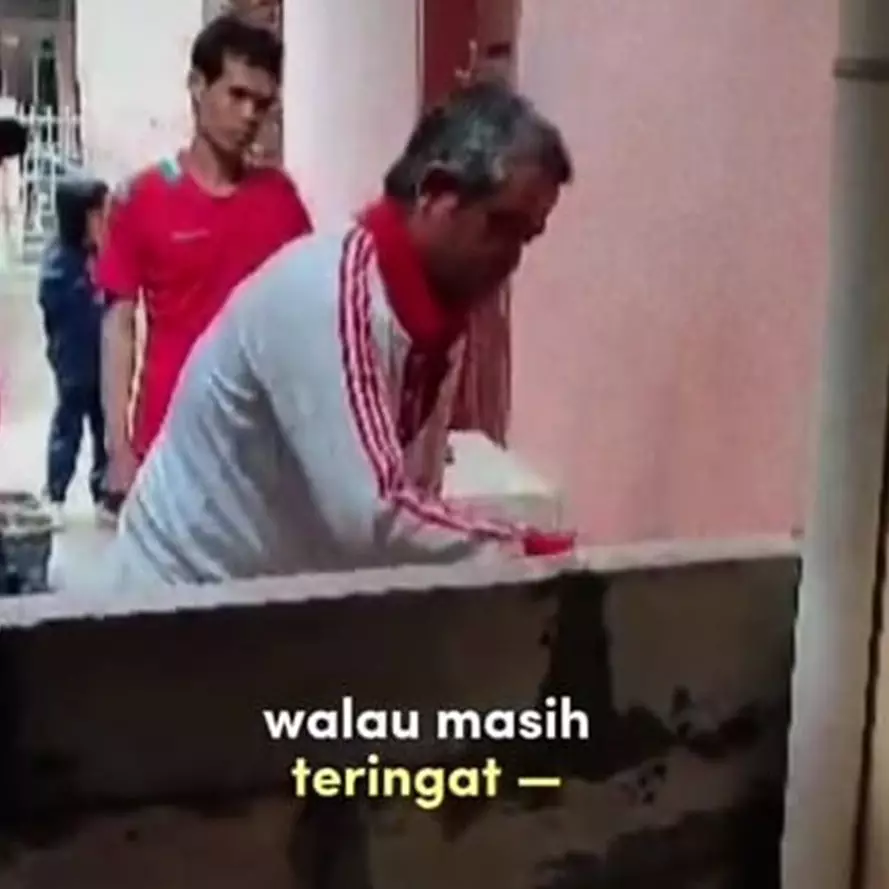 Jalan depan rumah ditutup tembok tetangga, wanita ini tunjukkan penampakan bangunannya yang kian sesak