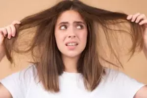 Tanpa tambahan minyak kelapa, ini cara atasi rambut kusut dan mudah rontok pakai 1 jenis bahan pemanis