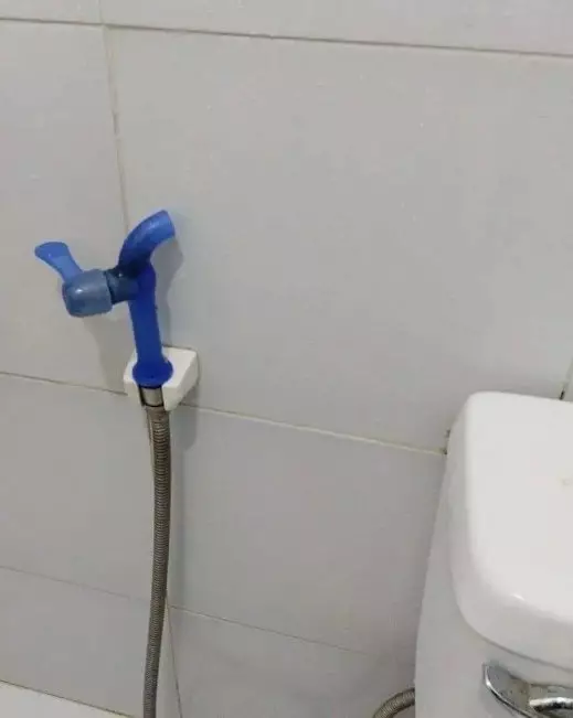 perbaiki perabot kamar mandi © berbagai sumber