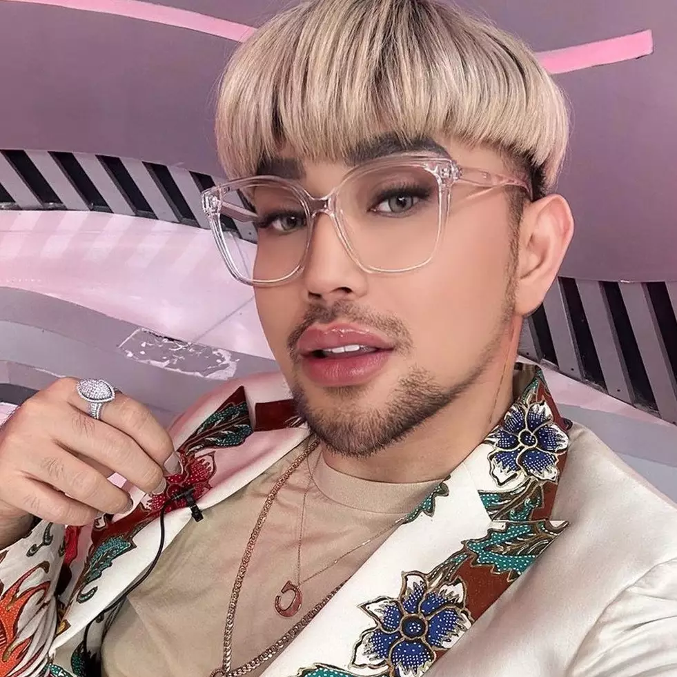 7 Momen Caren Delano jalani operasi hidung di Korea, tetap pede jalan-jalan meski wajah bengkak