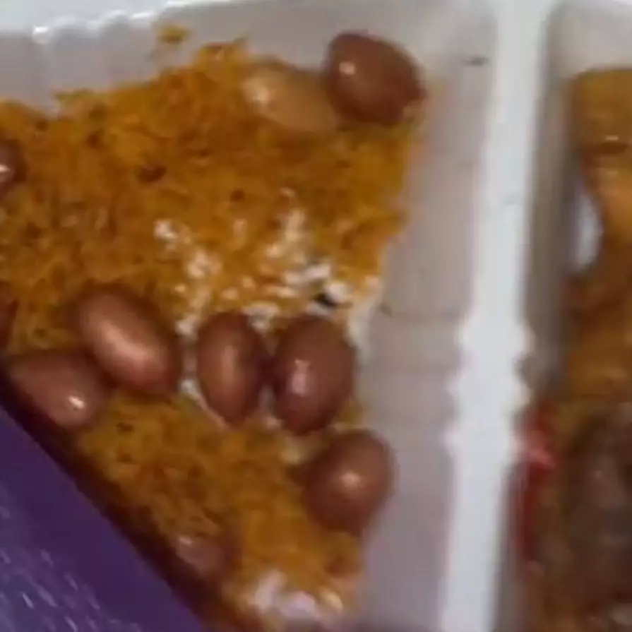 Wanita ini dapat nasi berkat berisi lauk mirip daging, pas dilihat dua kali bikin tepuk jidat