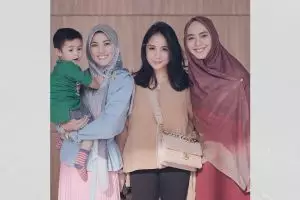 9 Potret lawas Nagita Slavina & Alyssa Soebandono di sitkom, gaya polos istri Raffi Ahmad bikin salfok