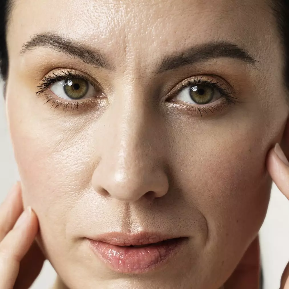 Tanpa perlu gunakan wortel, ini cara cegah garis halus muncul di wajah pakai 1 jenis umbi-umbian