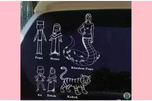 11 Potret kocak stiker happy family di kaca mobil ini penampakannya bikin garuk kepala