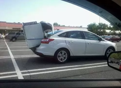 potret kocak mobil bawa barang nggak biasa Berbagai sumber