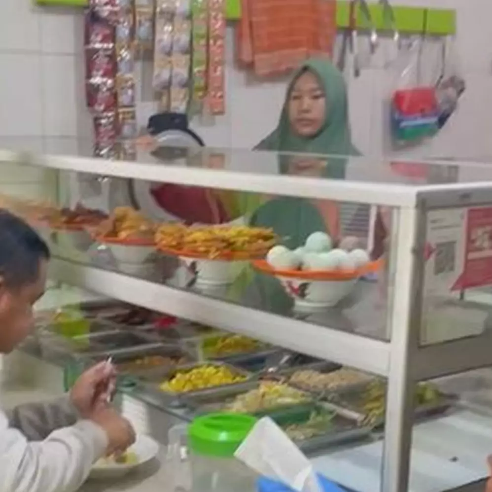 Warteg ini punya interior antimainstream, bikin pembeli berasa masuk ke masa depan