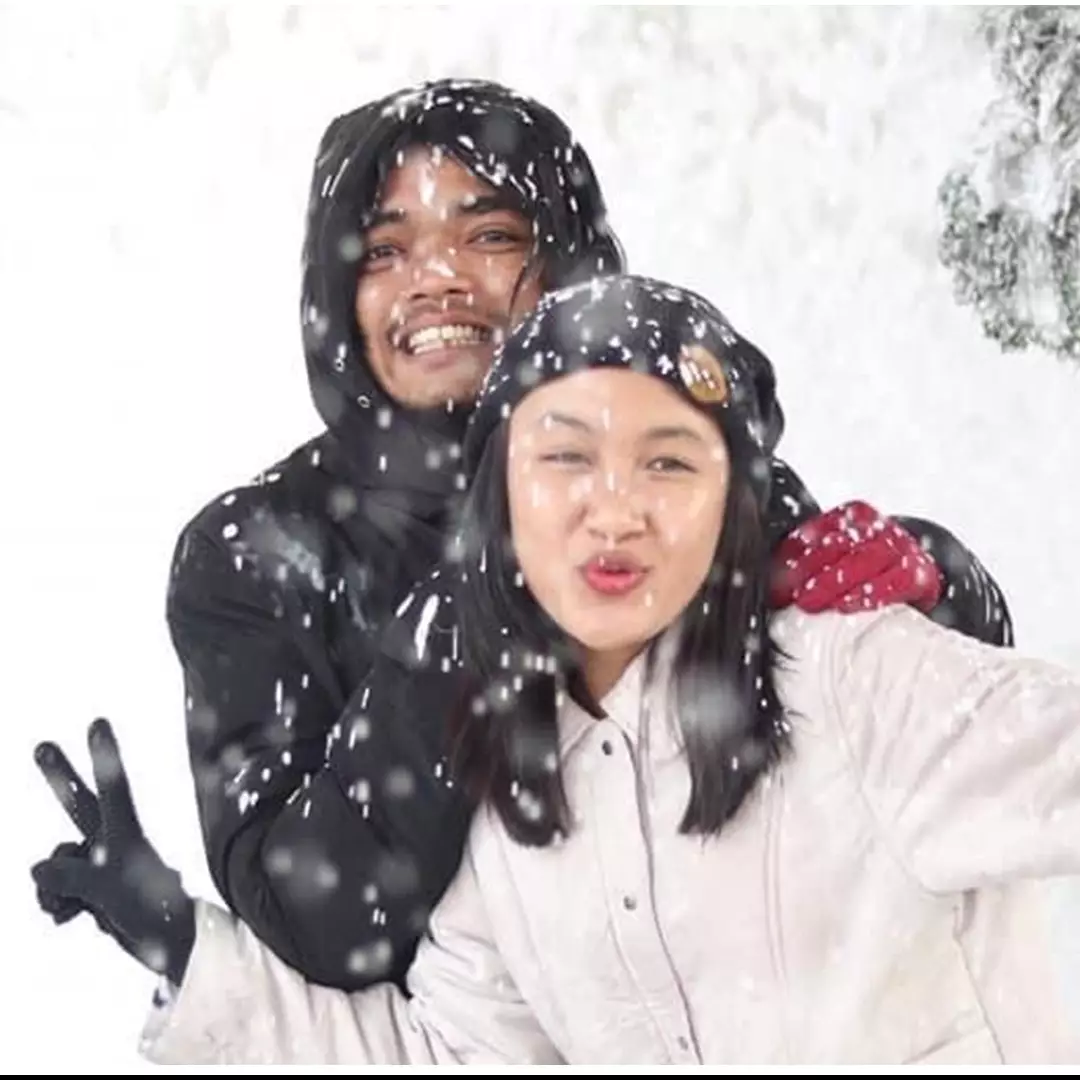 Dikira pemotretan dengan latar bersalju di luar negeri, ternyata behind the scenenya tak terduga