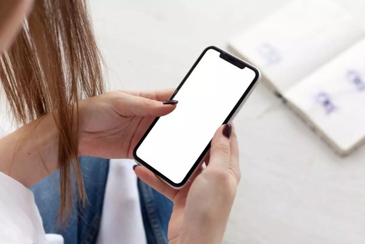 Cara mengambil tangkapan layar di iPhone, bisa pakai logo Apple di bagian belakang