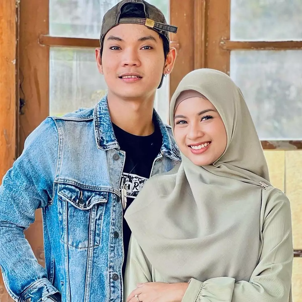 9 Momen Nabila Maharani istri Tri Suaka pamer baby bump kehamilan 4 bulan, tetap lincah manggung