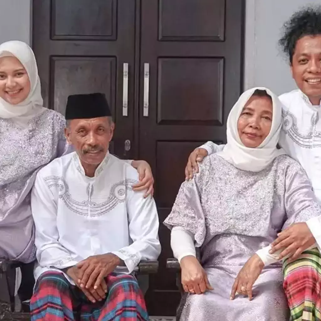 9 Momen Indah Permatasari dan mertua home tour rumah baru, kompak meski suami dituduh main dukun