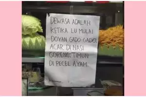 Lagi pengen makan siang, 11 potret kocak tulisan di depan warung ini bikin kamu jadi merenung
