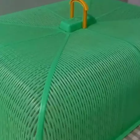 Aksi pria tunjukkan fungsi lain tudung saji ini kreatif banget, masak jadi lebih praktis