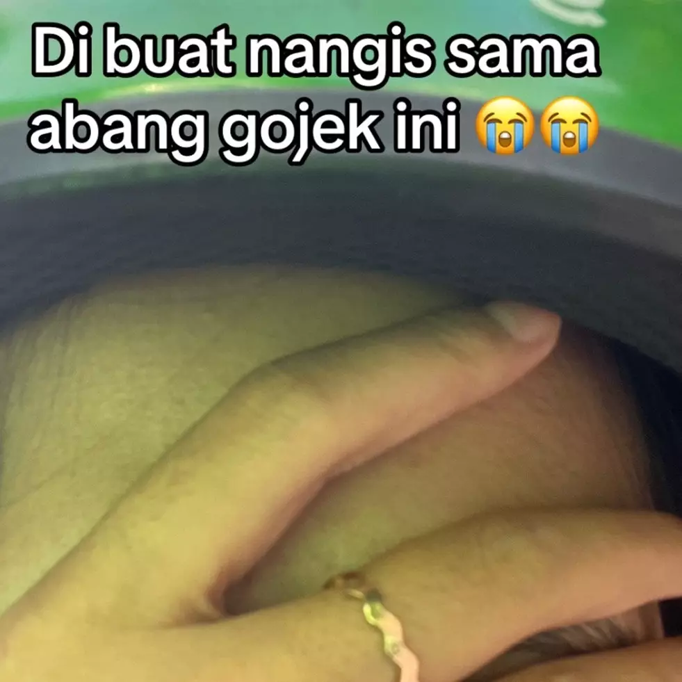 Cara driver ojek online berbagi kebaikan ini bikin penumpang nangis haru, sederhana tapi nyes di hati