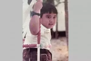 Bocah gembul anak sambung Suzzanna ini ternyata cucu Presiden Soekarno, intip 9 potret terbarunya 