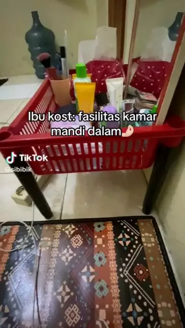 kos kamar mandi dalam nyeleneh © TikTok