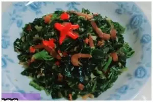 Tak perlu diberi baking soda atau asam jawa, ini trik agar tumis daun pepaya antipahit dan tetap hijau