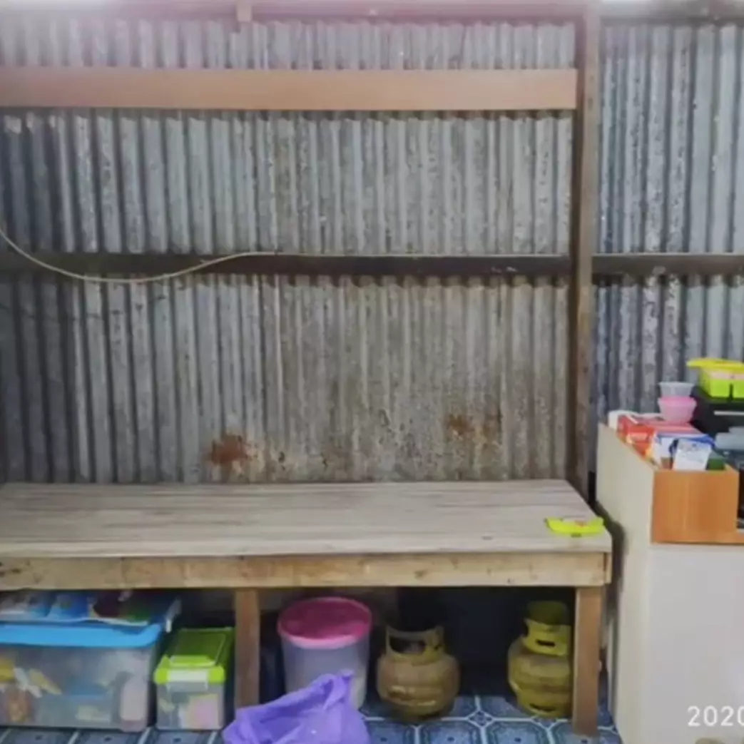 Bagus nggak harus mewah, 11 potret makeover dapur dinding seng jadi estetik ini bisa dicontoh ibu-ibu