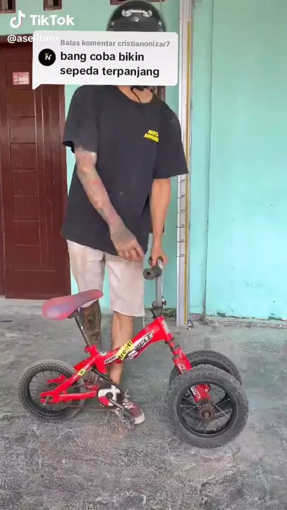 Modifikasi sepeda bocil jadi super panjang © TikTok