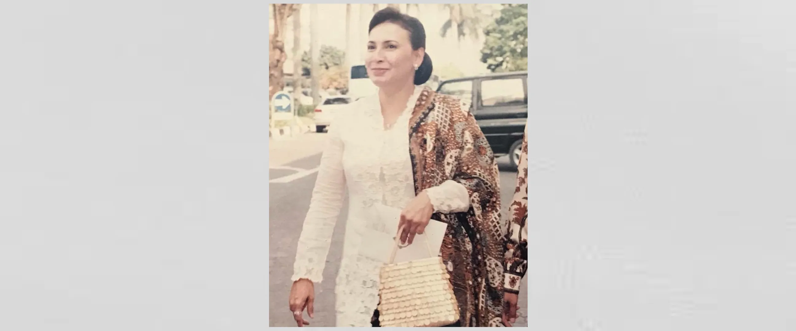 Masa muda ibu seleb ini pancarkan pesona bak model top, intip 9 transformasinya