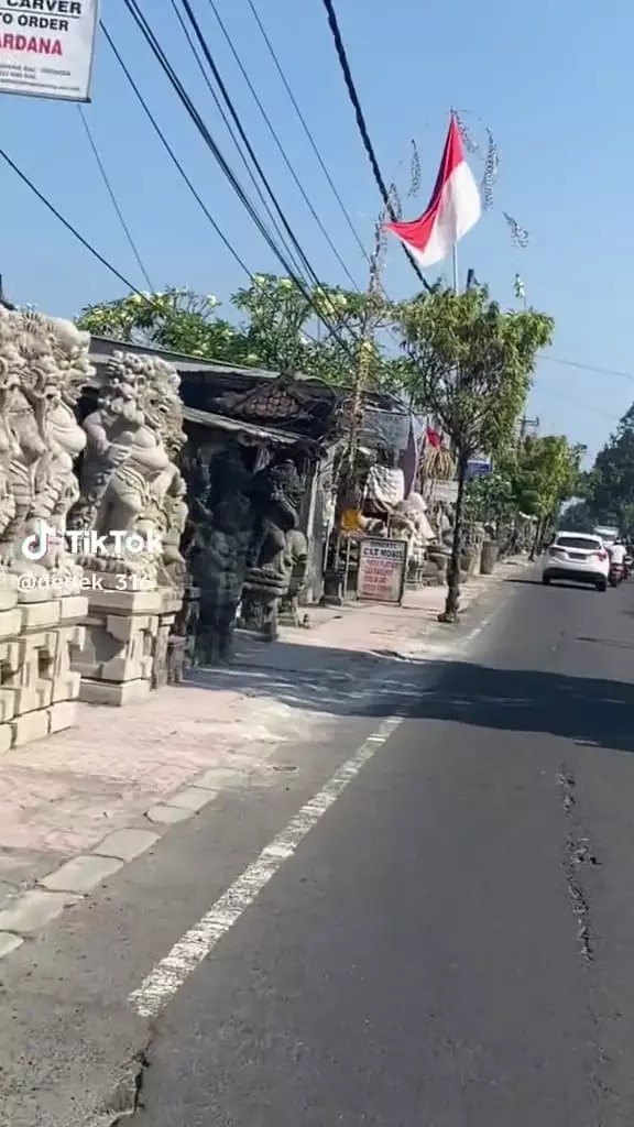 Patung batu mirip emoticon © TikTok Patung batu mirip emoticon © TikTok