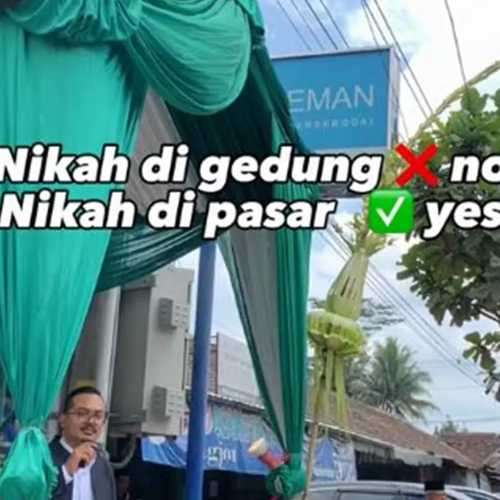 Pilih pasar tradisional dari pada gedung sebagai venue, konsep pernikahan pasangan ini keren banget