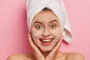 Tak perlu tambahan kopi, ini cara angkat sel kulit mati pada wajah pakai scrub dari 1 bahan makanan