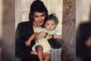 Wanita mirip Luna Maya ini ibu aktris yang diisukan dekat dengan Ariel NOAH, intip 9 transformasinya