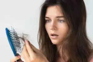 Bukan dengan rosemary dan jahe, begini trik kurangi kerontokan rambut pakai 1 jenis buah-buahan