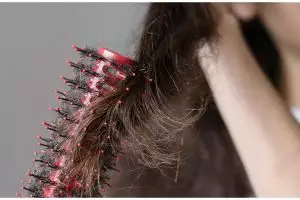 Bukan pakai minyak kemiri, ini cara atasi rambut bercabang agar kembali sehat dengan 1 jenis daun