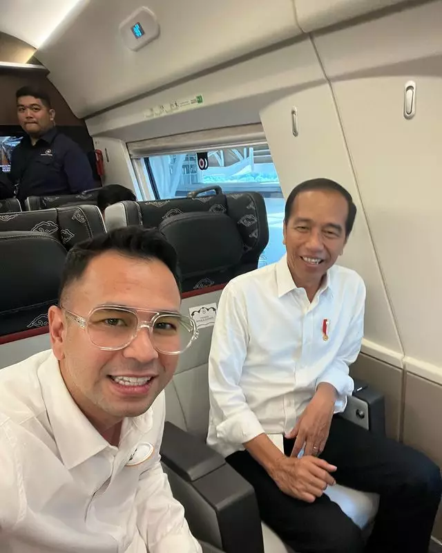 Raffi Ahmad makan bareng Jokowi © Instagram