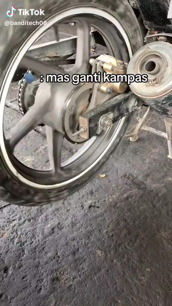 Bentuk piringan motor nggak karuan © TikTok