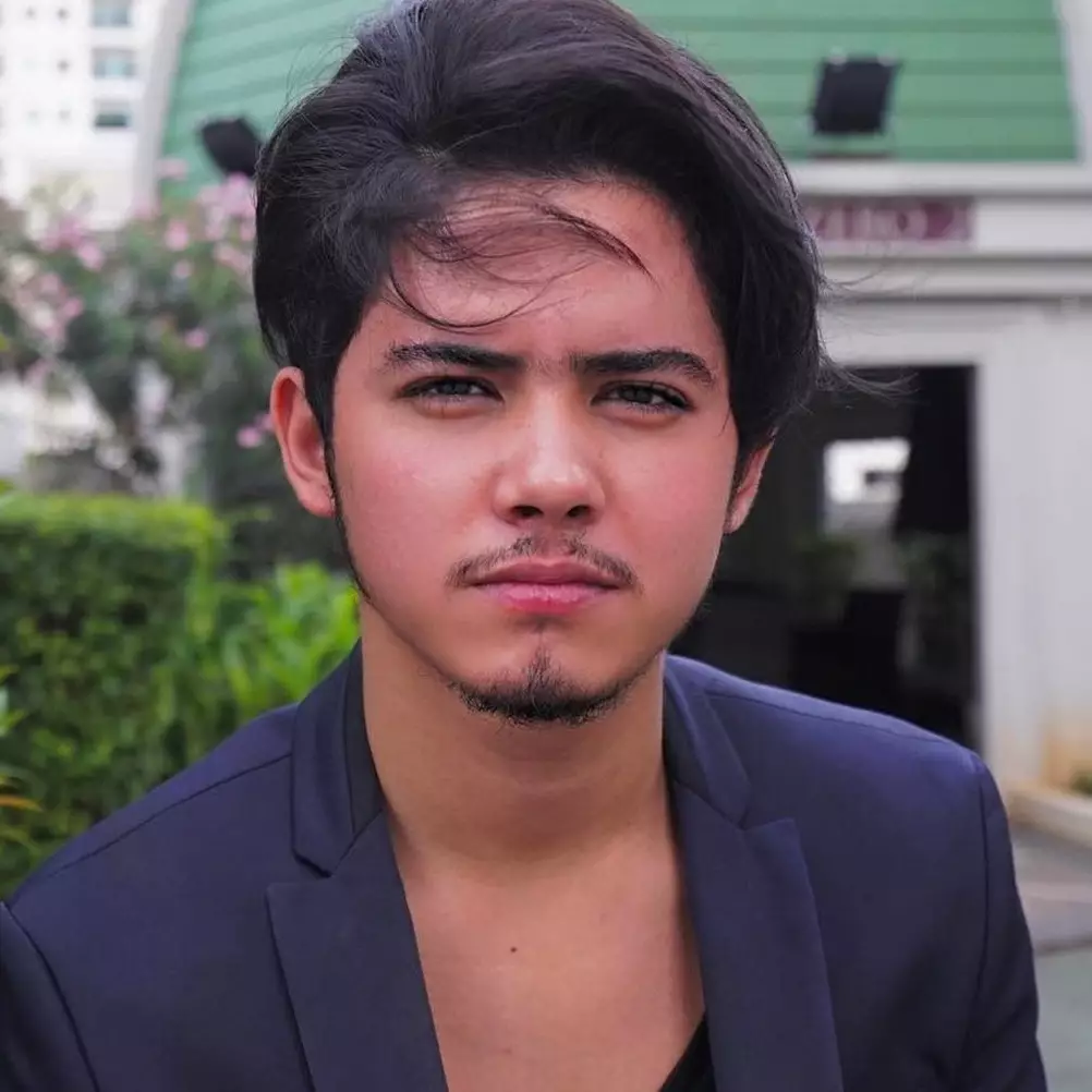 Tampil bareng Amanda Manopo, Aliando Syarief tampil gemoy, ini 6 potret terbarunya yang bikin pangling