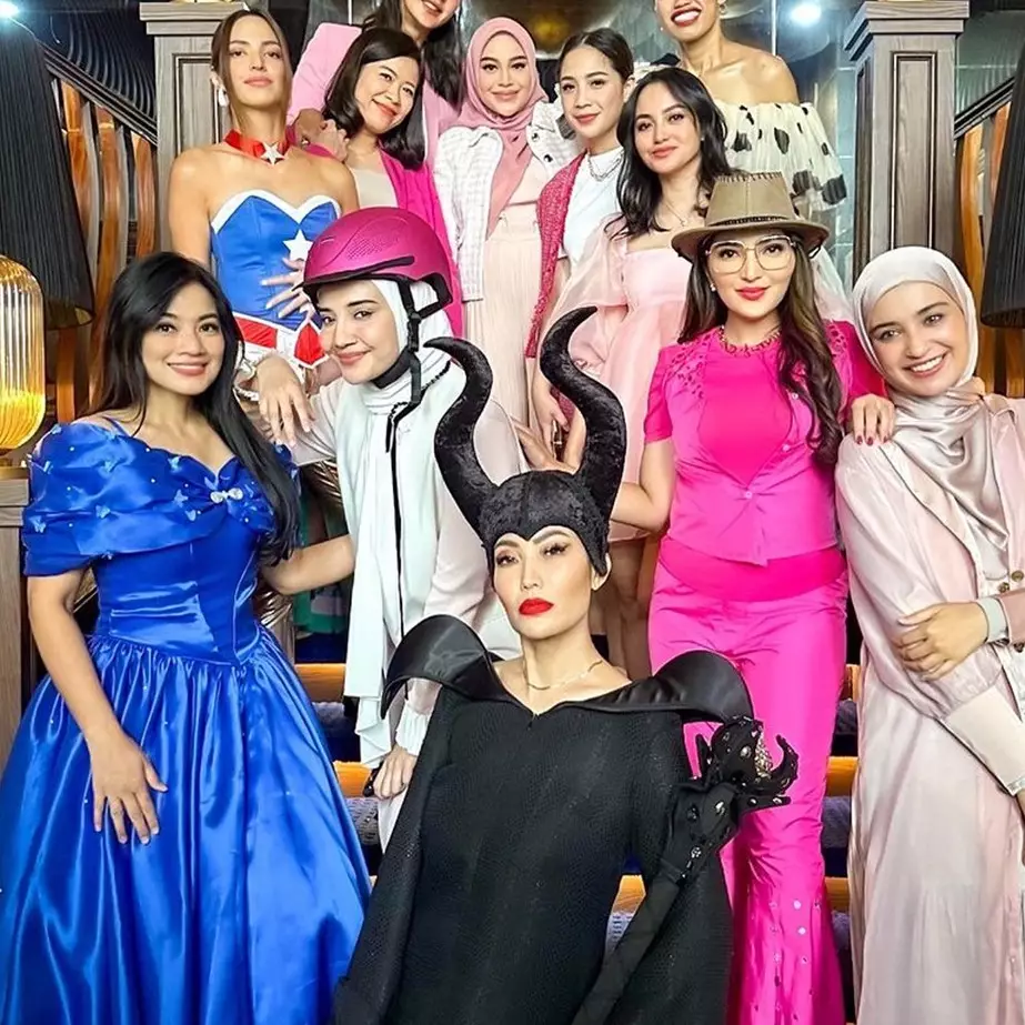 11 Momen Geng Cendol rayakan ultah Ayu Dewi, penampilan Nia Ramadhani totalitas bak Wonder Woman