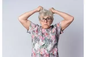 Tak perlu jintan hitam, ini cara menunda tumbuhnya uban di rambut pakai 1 jenis daun bumbu masak