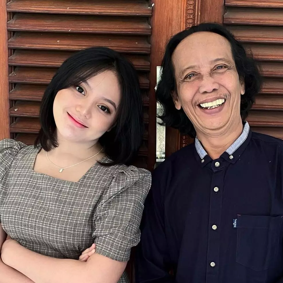 10 Pesona Tia Septiana putri komedian Mandra, kini pilih jalani bisnis kuliner keluarga