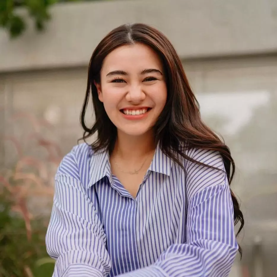 Parasnya dipuji cantik natural, 9 potret Aaliyah Massaid tampil bareface ini curi atensi