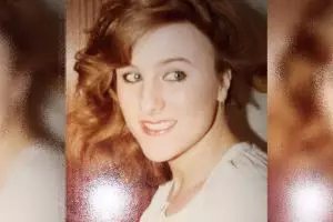 Masa muda ibu seleb cantiknya disebut mirip Princess Diana, intip 11 transformasinya bikin jatuh hati