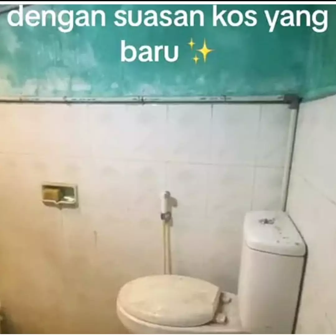 Wanita ini tinggal di indekos dengan kamar mandi berdesain nyeleneh, tata letaknya bikin repot pol 